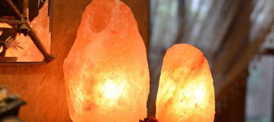 Con pocos materiales, diseñadores cubanos logran dominar con elegancia el arte del reciclado