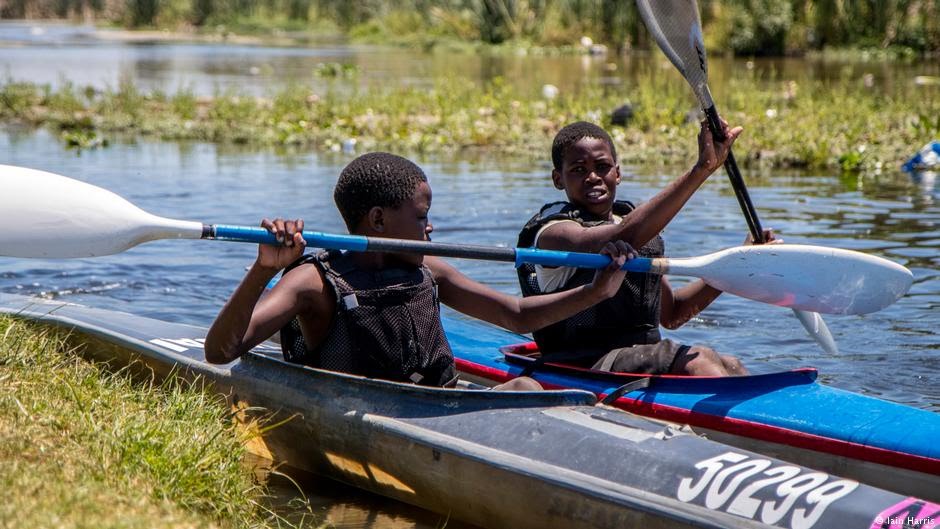 Los deportes acuáticos se unen a la conservación ambiental en Sudáfrica