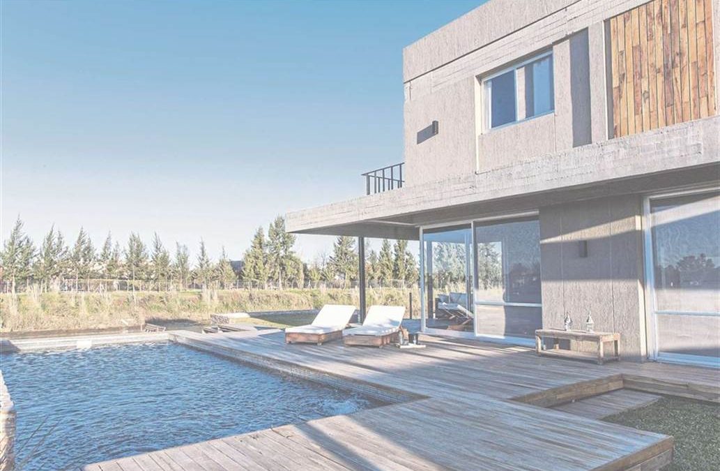 Decks sustentables para disfrutar el verano.