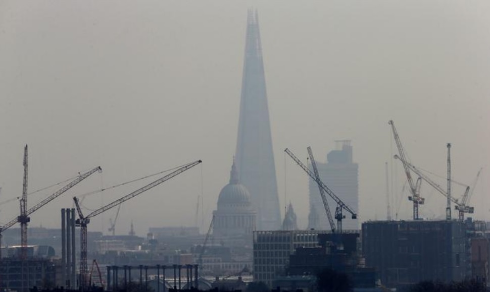 Reino Unido tiene que resolver urgentemente lagunas para cumplir objetivo de emisiones