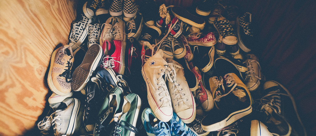 Los que se quitan los zapatos al entrar a casa tienen razón: he aquí la explicación científica