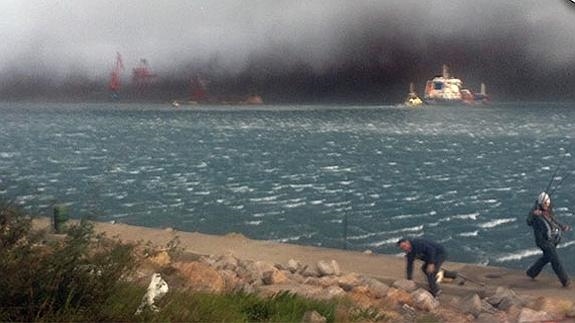 Las nubes de carbón de El Musel disparan un 2100% la contaminación en Gijón