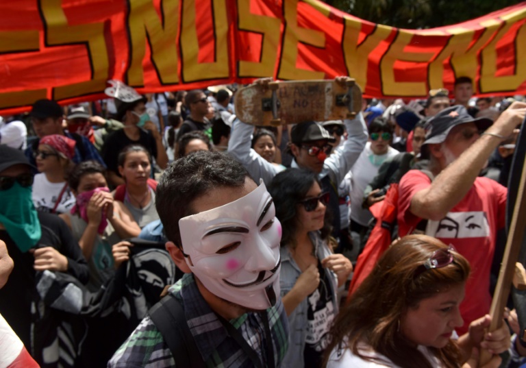 Miles de salvadoreños protestan contra la privatización del agua