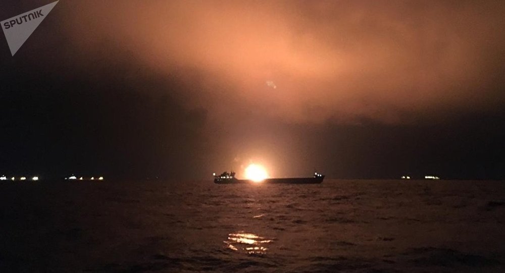 Ecologistas denuncian que el incendio de buques cisterna en el mar Negro contamina aire y agua