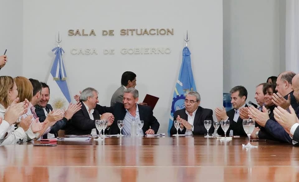 Provincia firmó con Trevelin un convenio para producción de ladrillos ecológicos