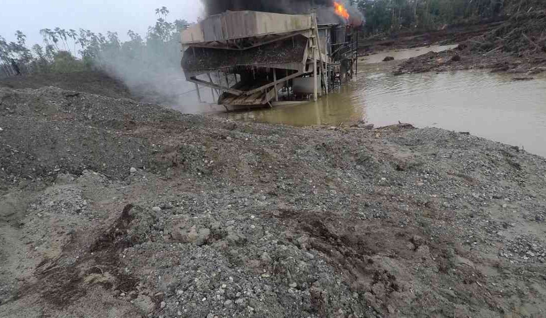 Luchan contra la minería ilegal en Colombia