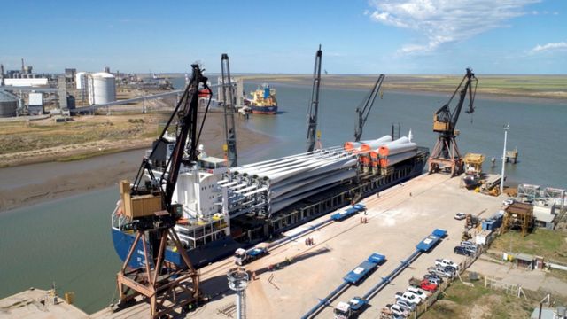 Ya llegaron equipos para el parque eólico de YPF Luz