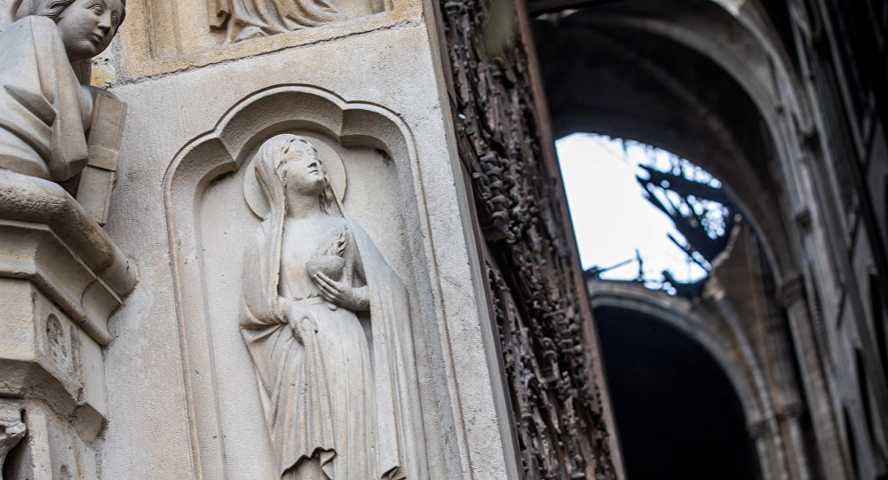 Alertan por contaminación tras incendio de Notre Dame