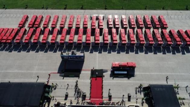 Colectivos eléctricos abren camino a futuro más limpio en Chile