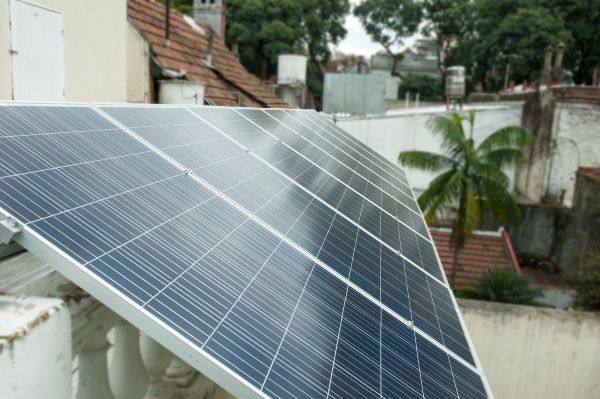 Se conectó el primer usuario generador con 12 paneles solares