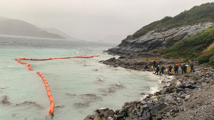 Chile: se derraman 40 mil litros de petróleo en el mar