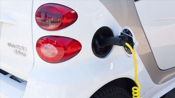 Los coches eléctricos e híbridos deben hacer algo de ruido