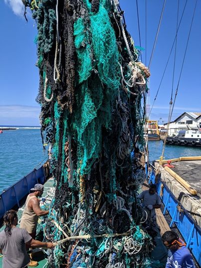 Retiran toneladas de redes de pesca y de plásticos del Pacífico