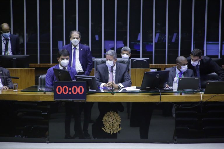 Brasil: Congreso aprueba polémico proyecto de agrotóxicos