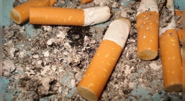 España: Proponen que el costo de recuperar las colillas se cobre con los cigarrillos