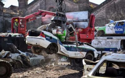 La Plata: Inician la compactación de patrulleros irrecuperables