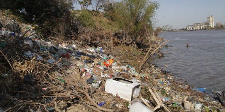 Piden llamar a indagatoria a directivos de Atanor por contaminación del Rió Paraná