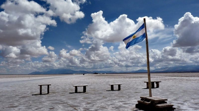 Proponen nacionalizar la exploración y explotación de las reservas de litio