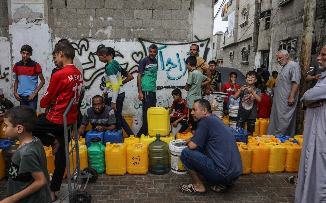 Gaza: el colapso en los servicios de agua pone en peligro a los más pequeños