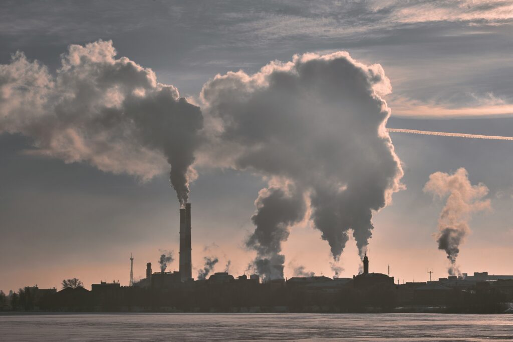 Según la OMS, las sociedades se ven cada vez más expuestas a los fenómenos climáticos y sus consecuencias para la salud. 
