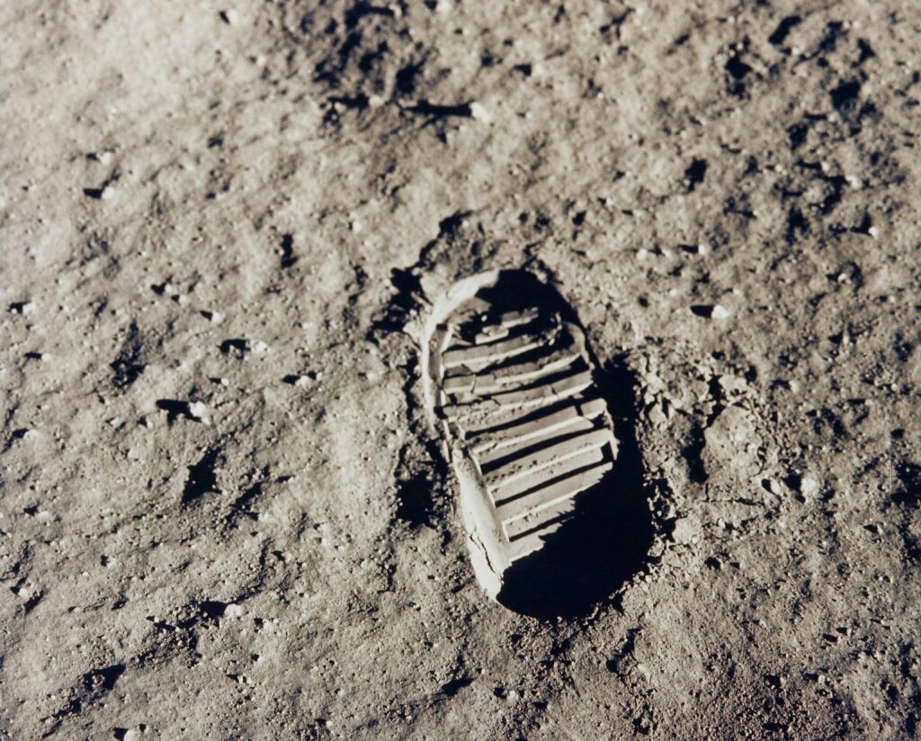 El eje de la carrera espacial está puesto en la Luna.