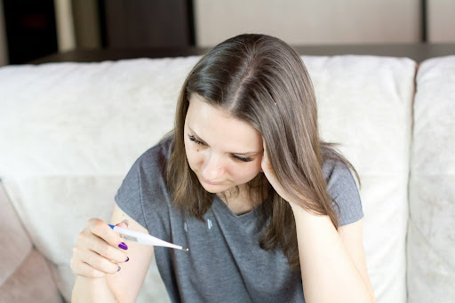 Alguno de los síntomas del dengue son: fiebre, dolor múscular y detrás de los ojos y cansancio intenso.
