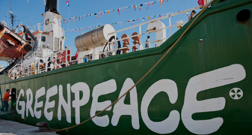 Greenpeace es acusado de tomar partido por Inglaterra.