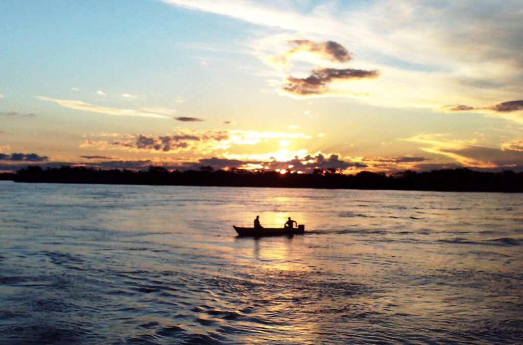 tras la presencia de una mancha de espuma en las aguas del Paraná