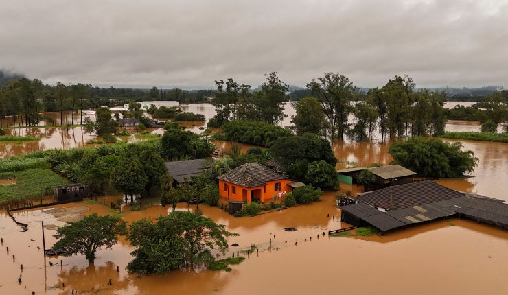 Brasil: 31 muertos y 74 desaparecidos tras devastadoras lluvias e inundaciones