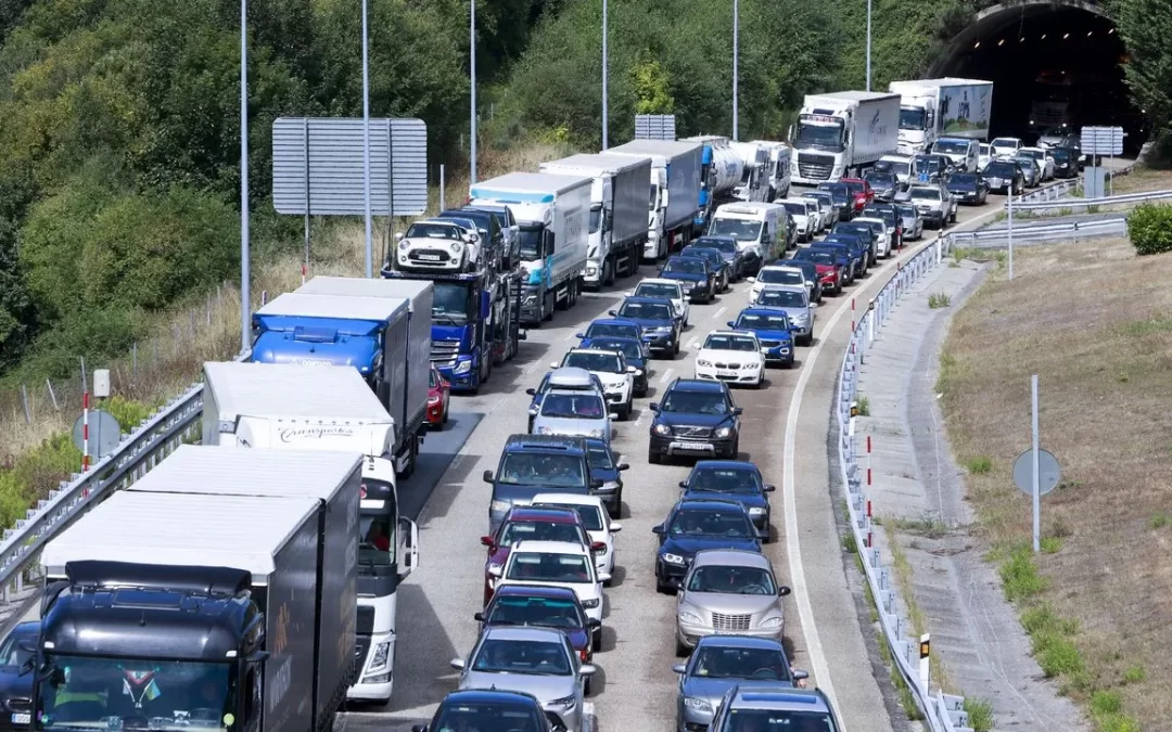 La Unión Europea se corrige y rebaja las exigencias de reducción de emisiones a los coches