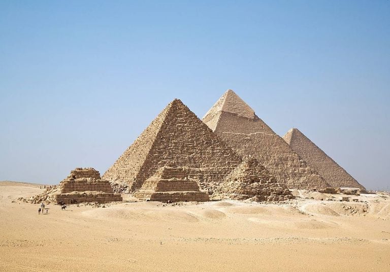 Hallan una misteriosa estructura cerca de las pirámides de Guiza