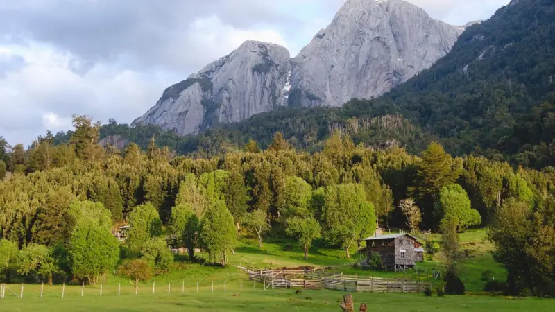 El terreno que se está disputando en la Patagonia chilena está a la venta por 78 millones de dólares.