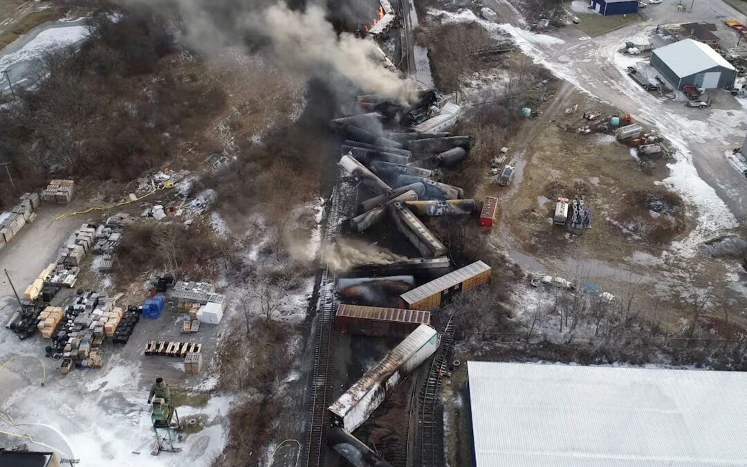 Ohio: accidente en tren con químicos desata emergencia ambiental