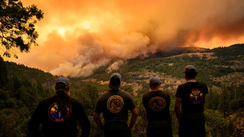 California sobrevive al sexto peor incendio del año.