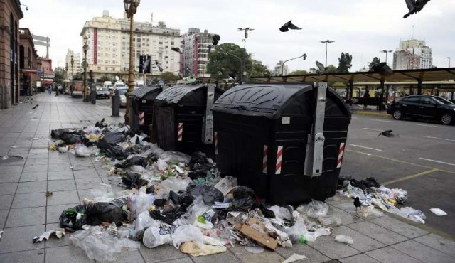 La Ciudad de Buenos Aires comenzó la semana rodeada de basura