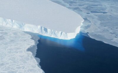 El volumen de hielo en los polos es cada vez más pequeño