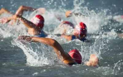 Competencia de natación en aguas abiertas termina con competidores hospitalizados