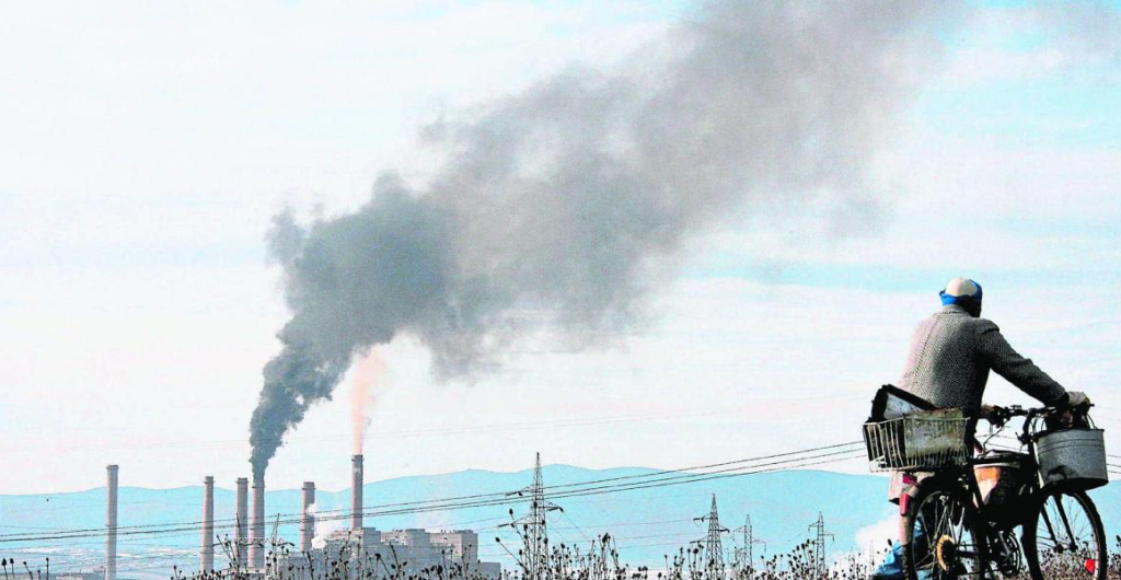 Casi un tercio de los casos de asma están vinculados con la contaminación aérea.