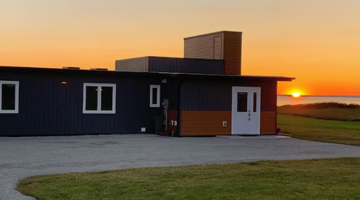 La casa se construyó a base de 600.000 botellas de plástico recicladas, principalmente de agua.