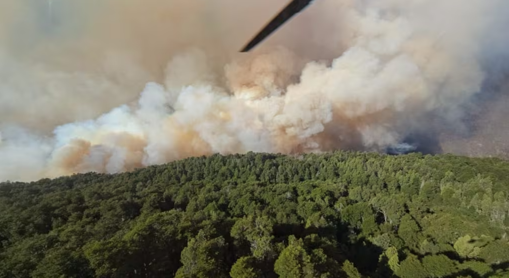 Se espera mejor visibilidad para determinar la cantidad de hectáreas consumidas por los incendios en el Parque Nacional Nahuel Huapi.