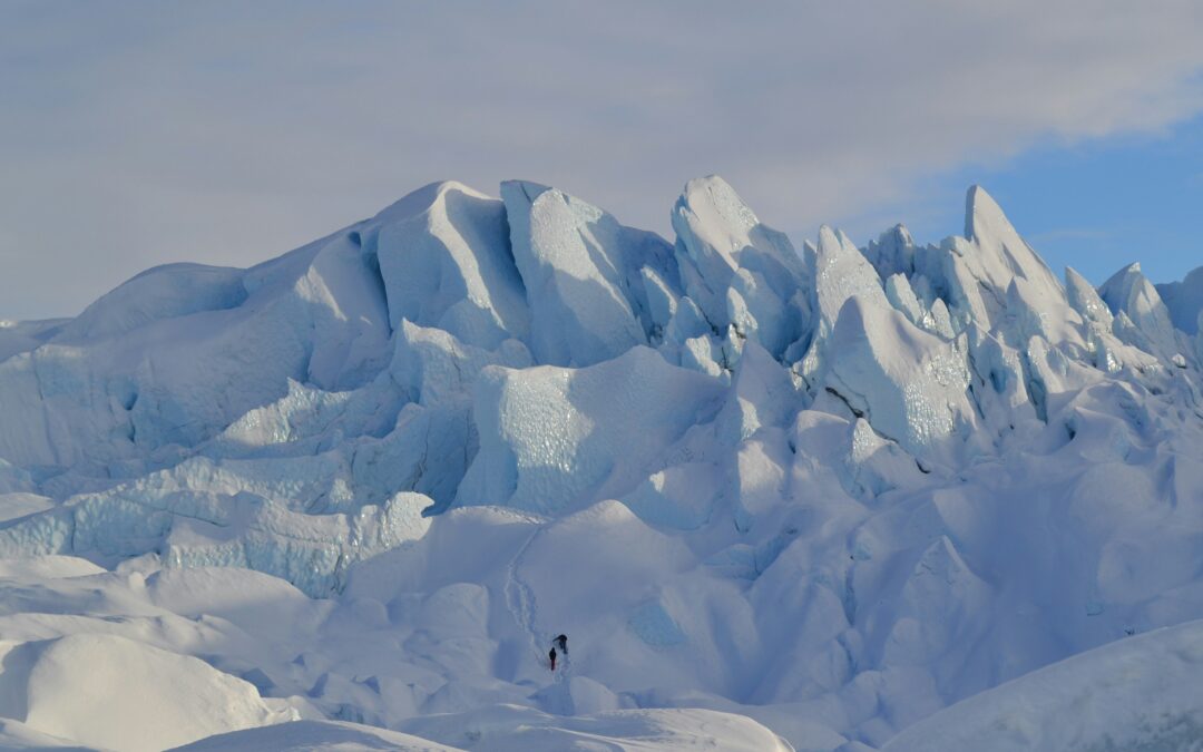 Entender los procesos de deshielo de los glaciares permite prevenir los desastres asociados.