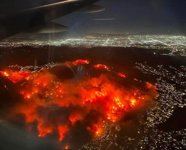 Imágen aérea de los incendios en el estado de California.