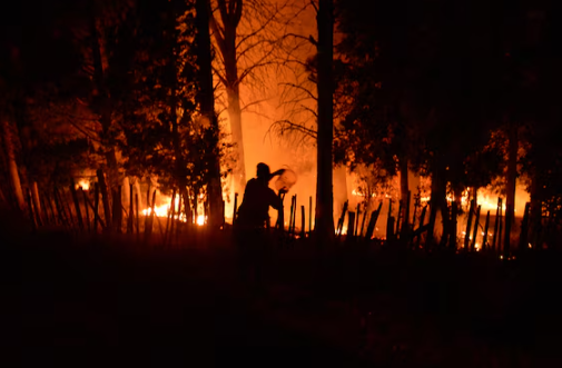 Los incendios en el Bolsón continúan amenazando a los vecinos.