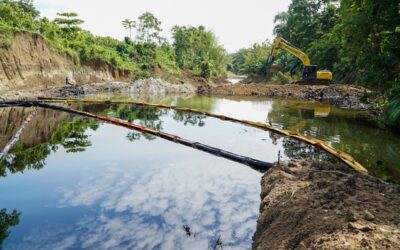 Un derrame de petróleo pone en alerta a Ecuador