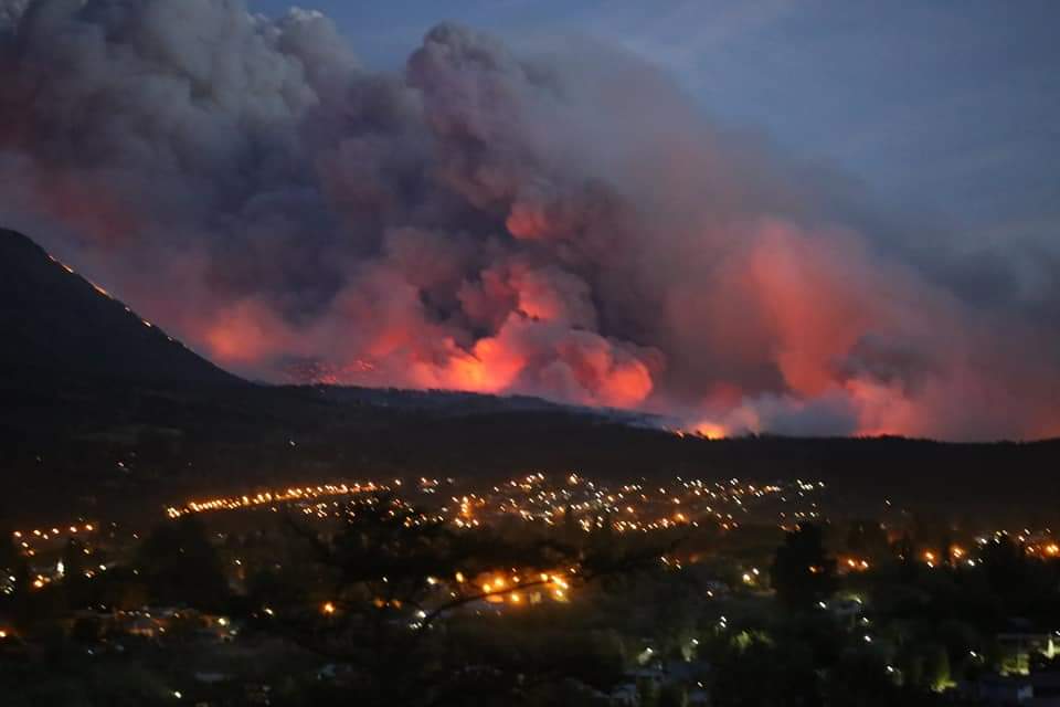 Continúa el control de los incendios en Río Negro para evitar la reactivación de los mismos en zonas clave.