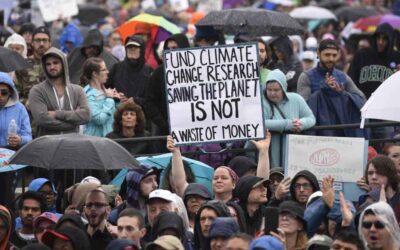 Estados Unidos: científicos se manifiestan contra los recortes en la ciencia