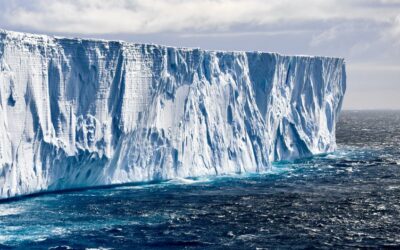 El cambio climático tiñe el hielo en la Antártida