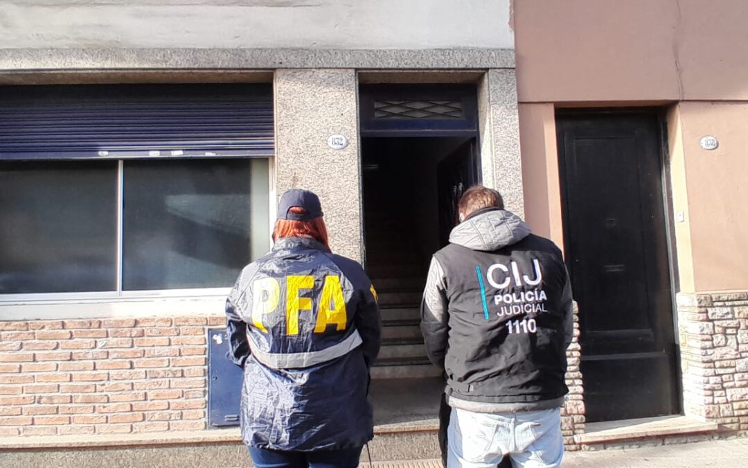 Clausuran laboratorio ilegal en Barracas por contener desechos químicos en la red cloacal.