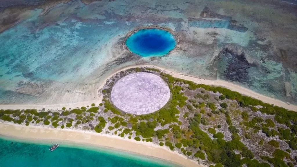 El domo de Runit, el "ataúd nuclear" que gotea material radioactivo que amenaza al océano Pacifico.