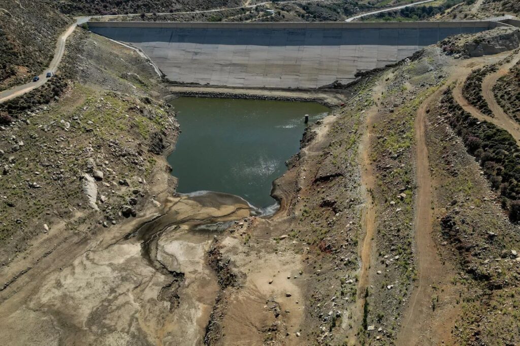 El suministro de agua potable en Atenas se encuentra en estado crítico.